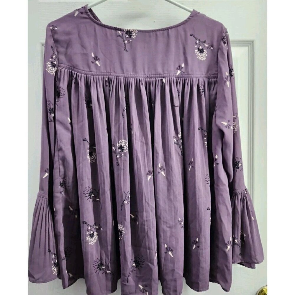 Style & Co Purple Pleated V-neck Blouse Bell Sleeve Medium - Picture 2 of 6